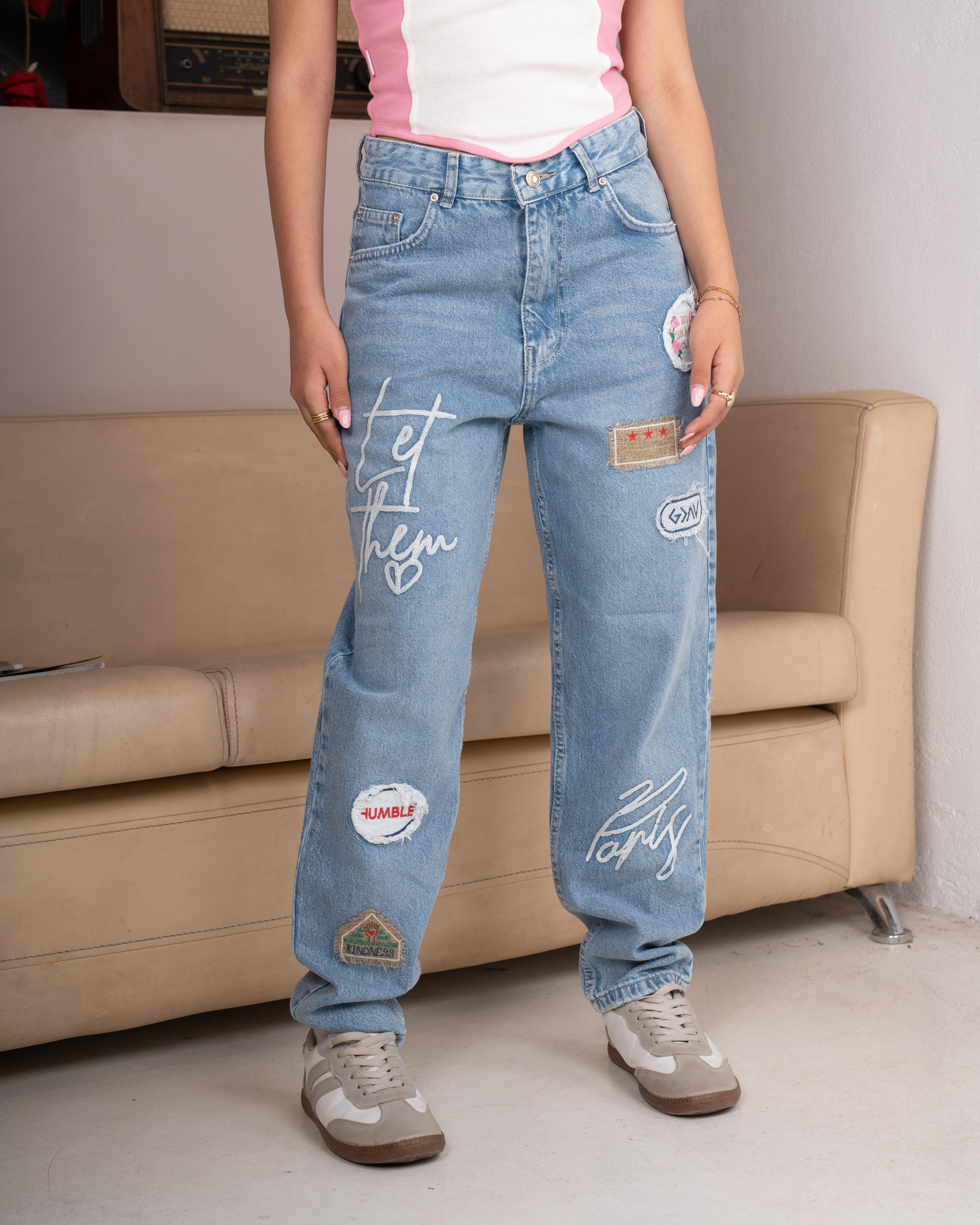 Mom Fit Badges Jeans