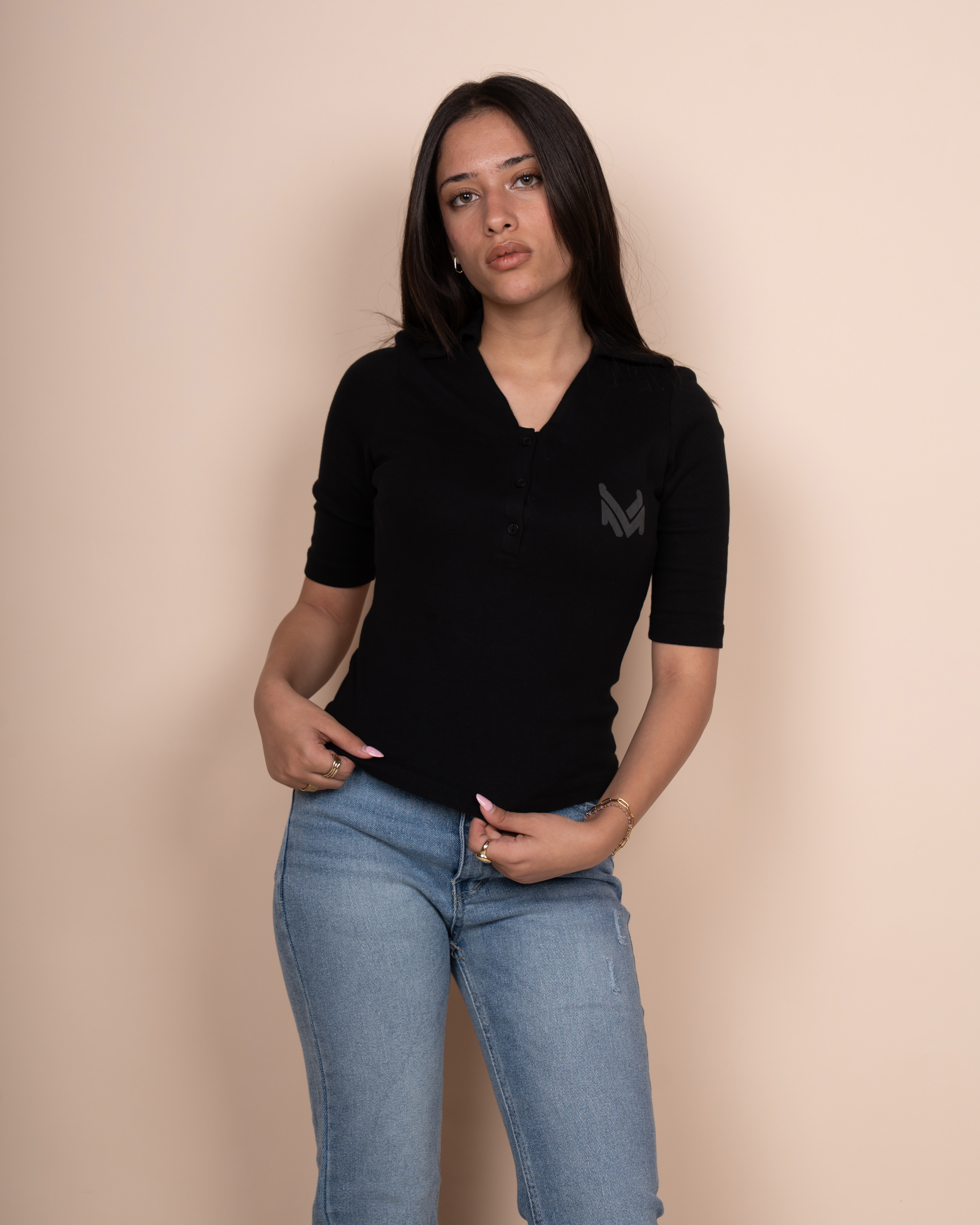 Half-sleeve T-shirt with collar