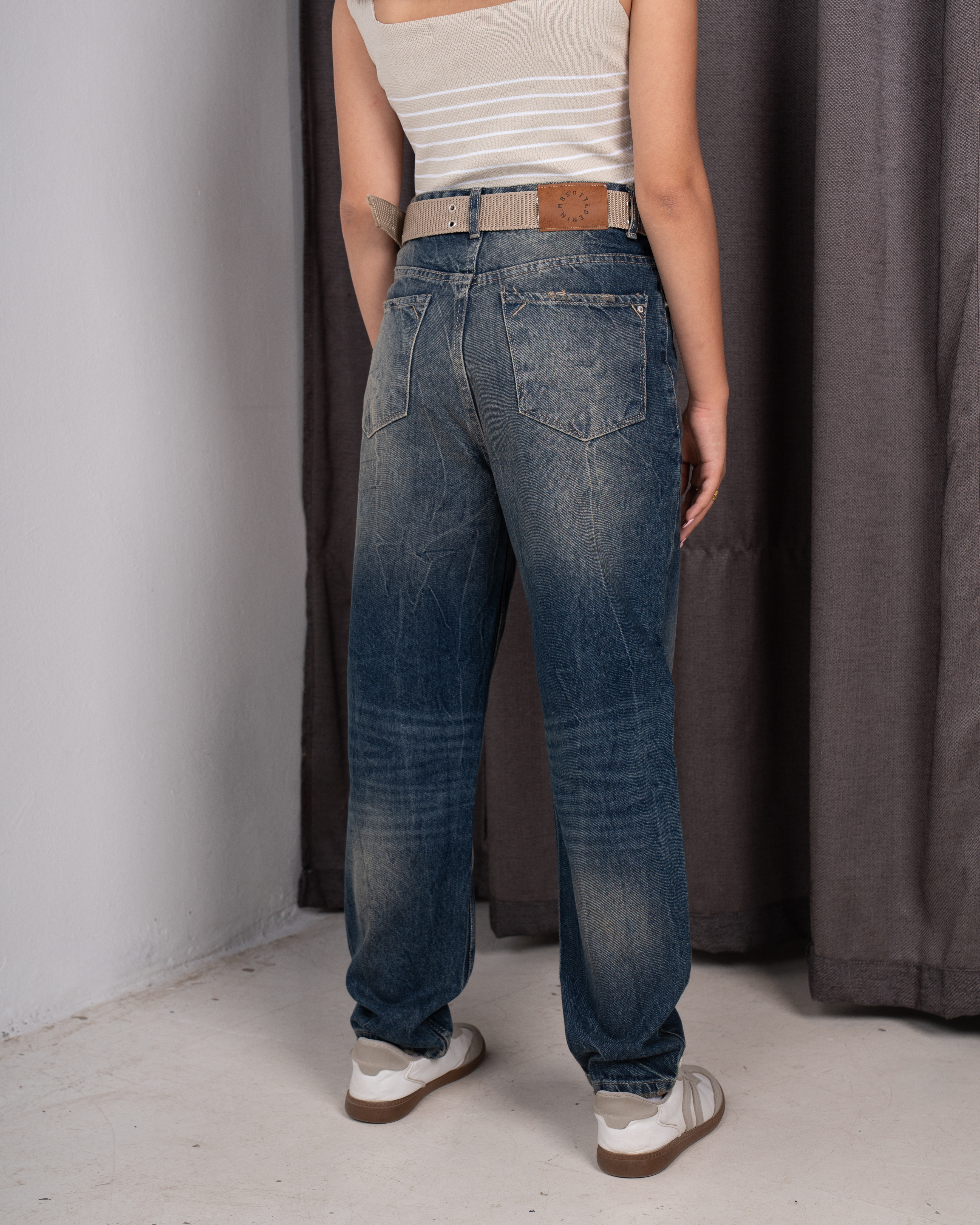 Mom Fit Belted Jeans
