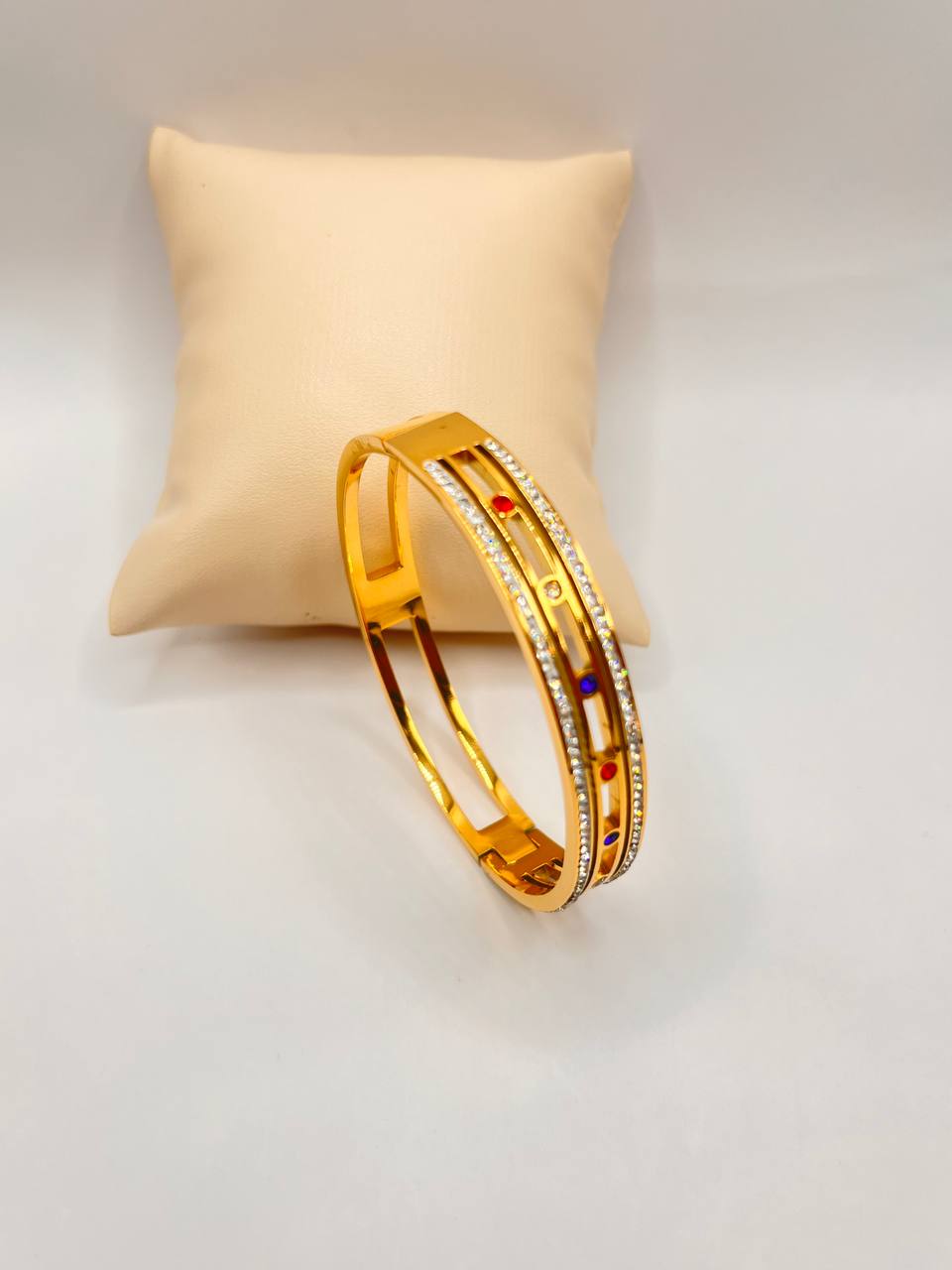 Elegant Gold Bracelet