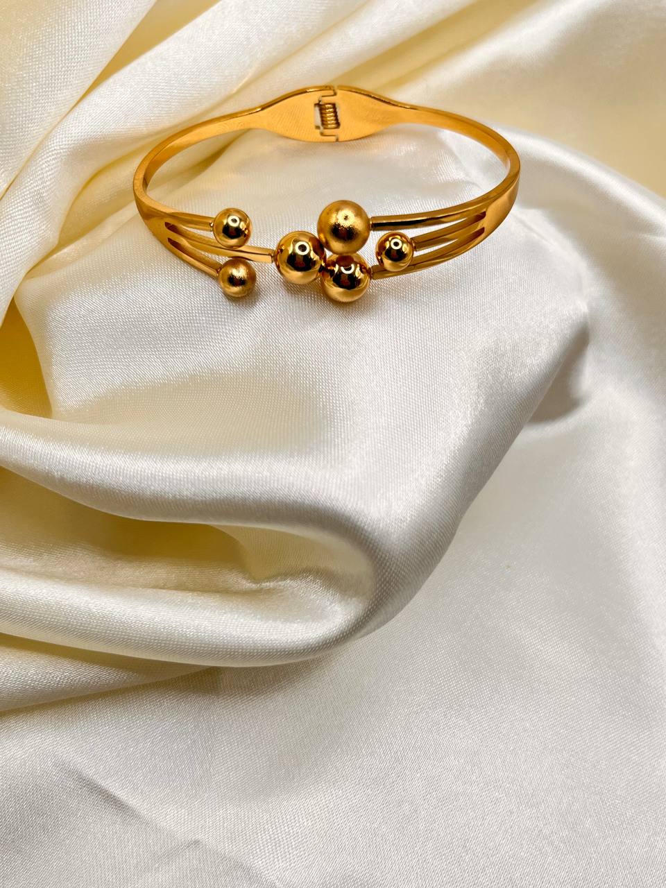 Elegant Gold Bracelet