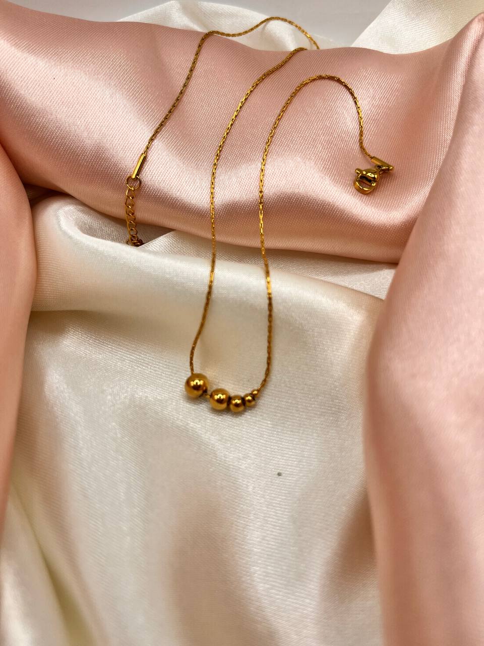 Elegant Gold Bead Necklace