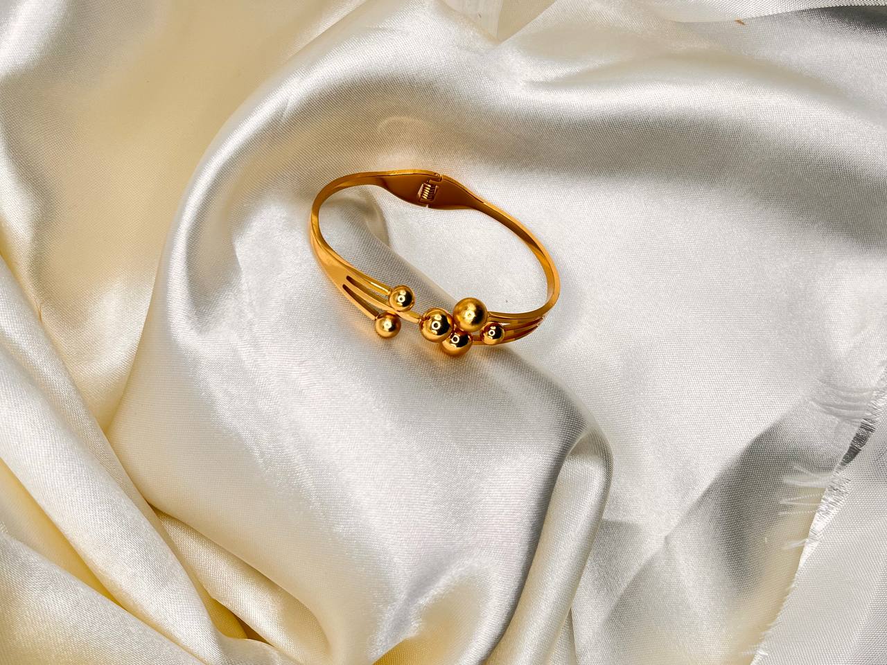 Elegant Gold Bracelet