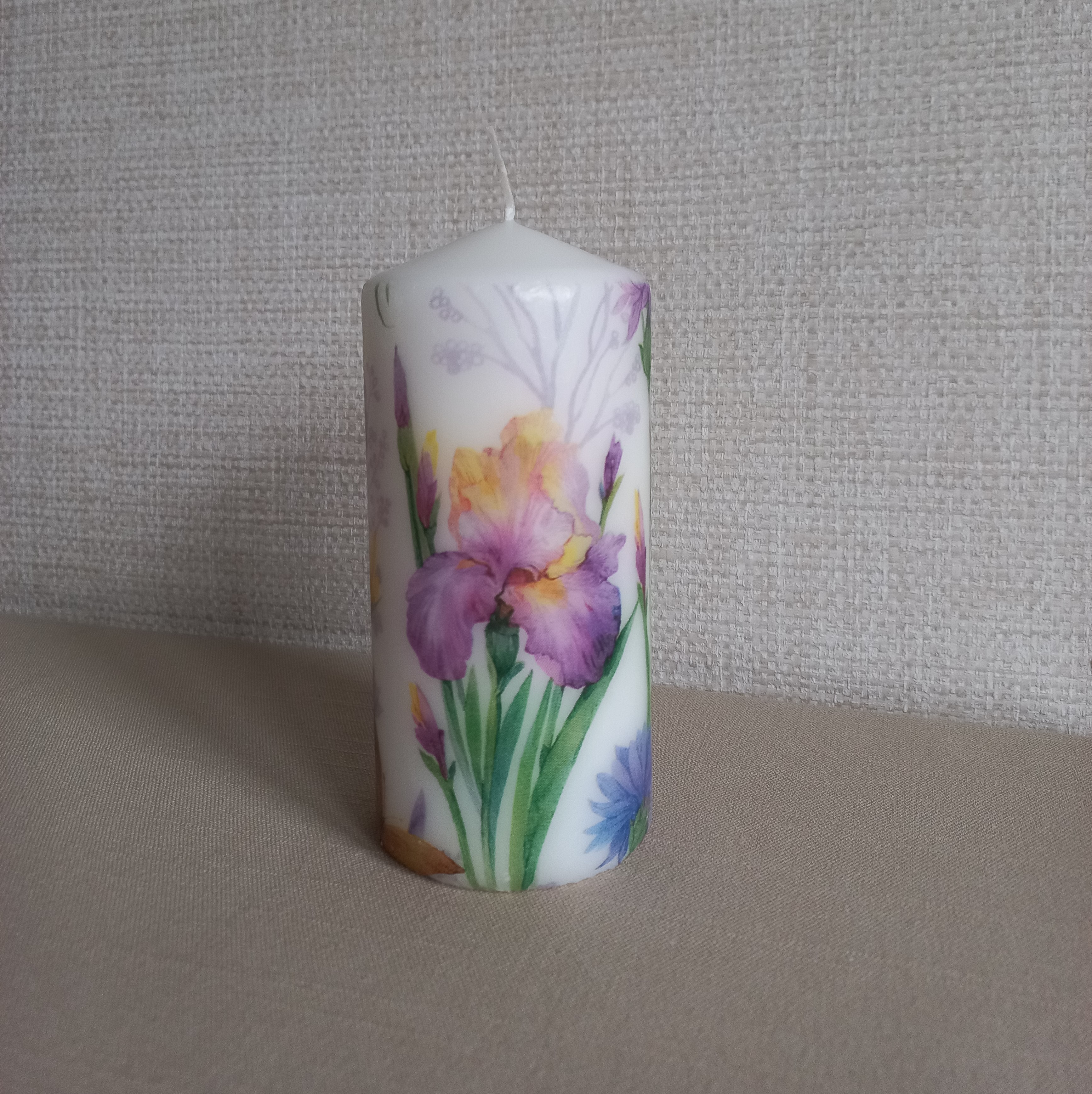 Iris Bloom - Decorative Candle