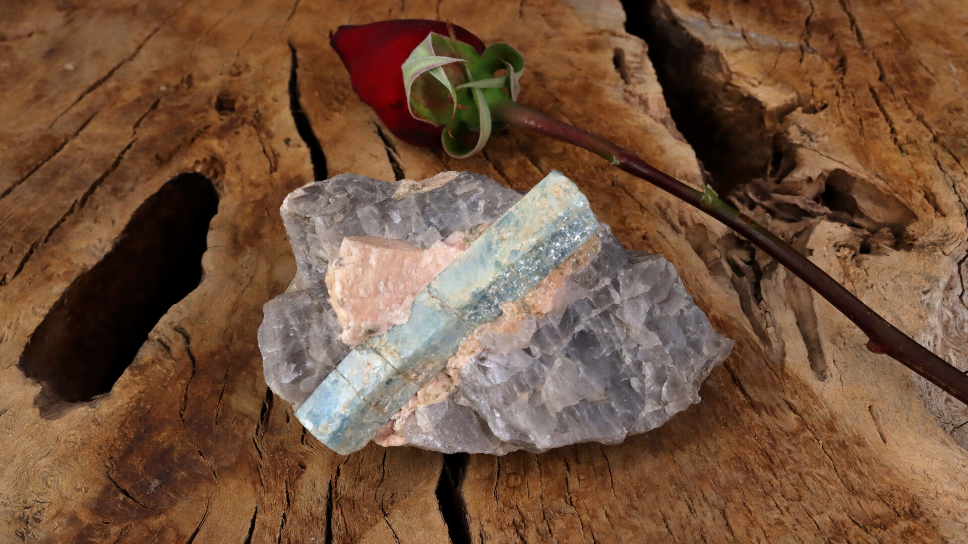 Mineral de aguamarina en bruto