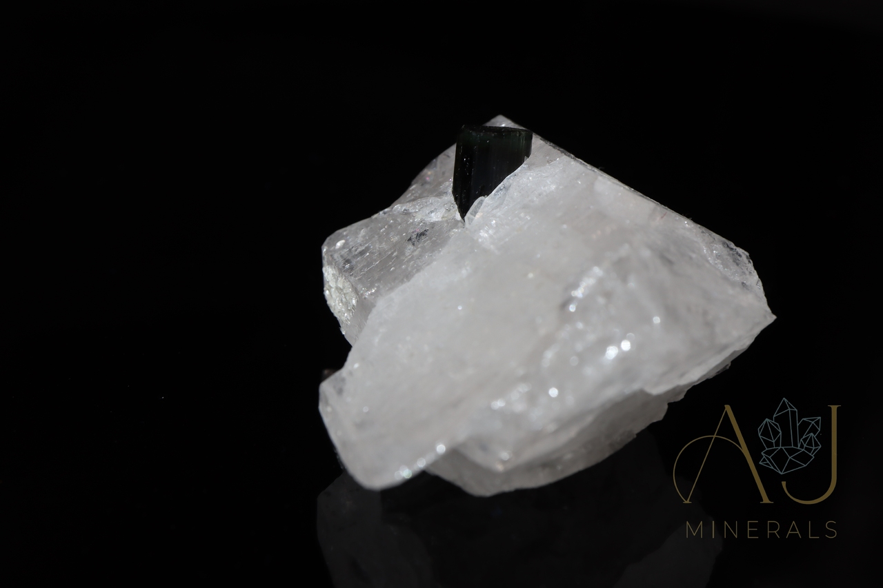 Turmalina verde en cuarzo