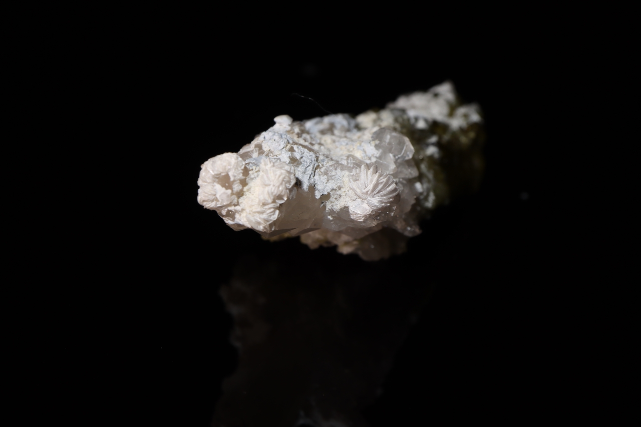 Turmalina verde y cuarzo