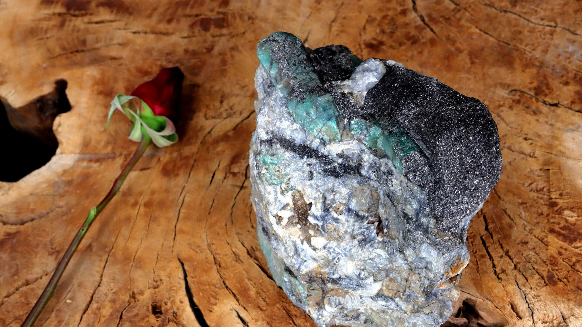 Mineral de esmeralda en bruto