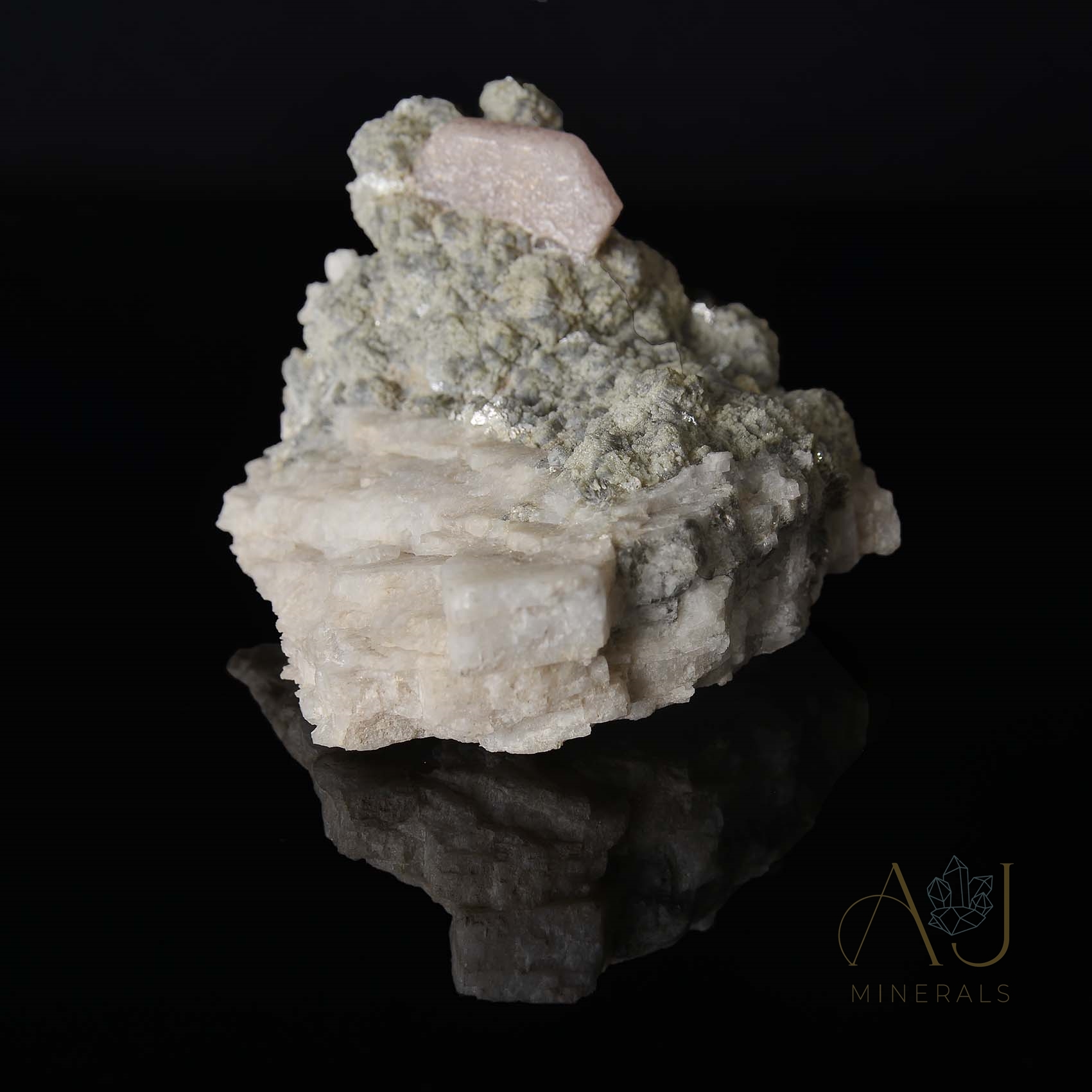 Fluorapatito rosa Calcita y Zeolita