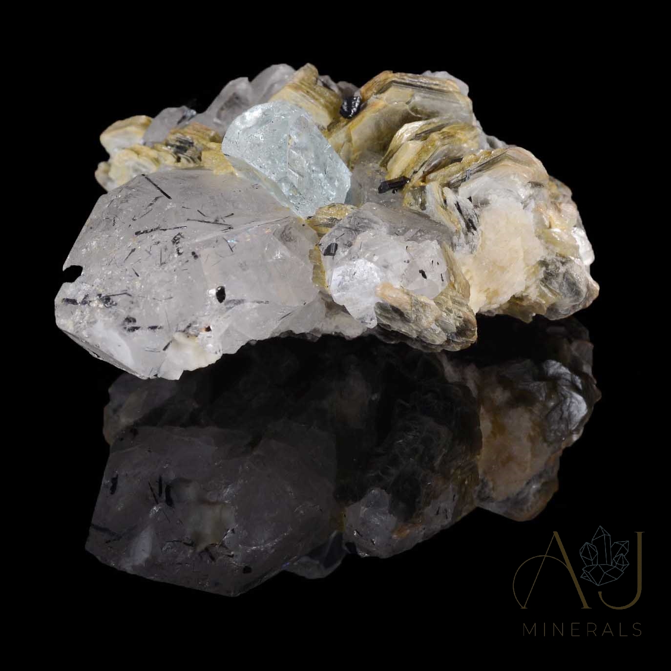 Aguamarina, Mica, cristal de cuarzo con agujas de Turmalina negra