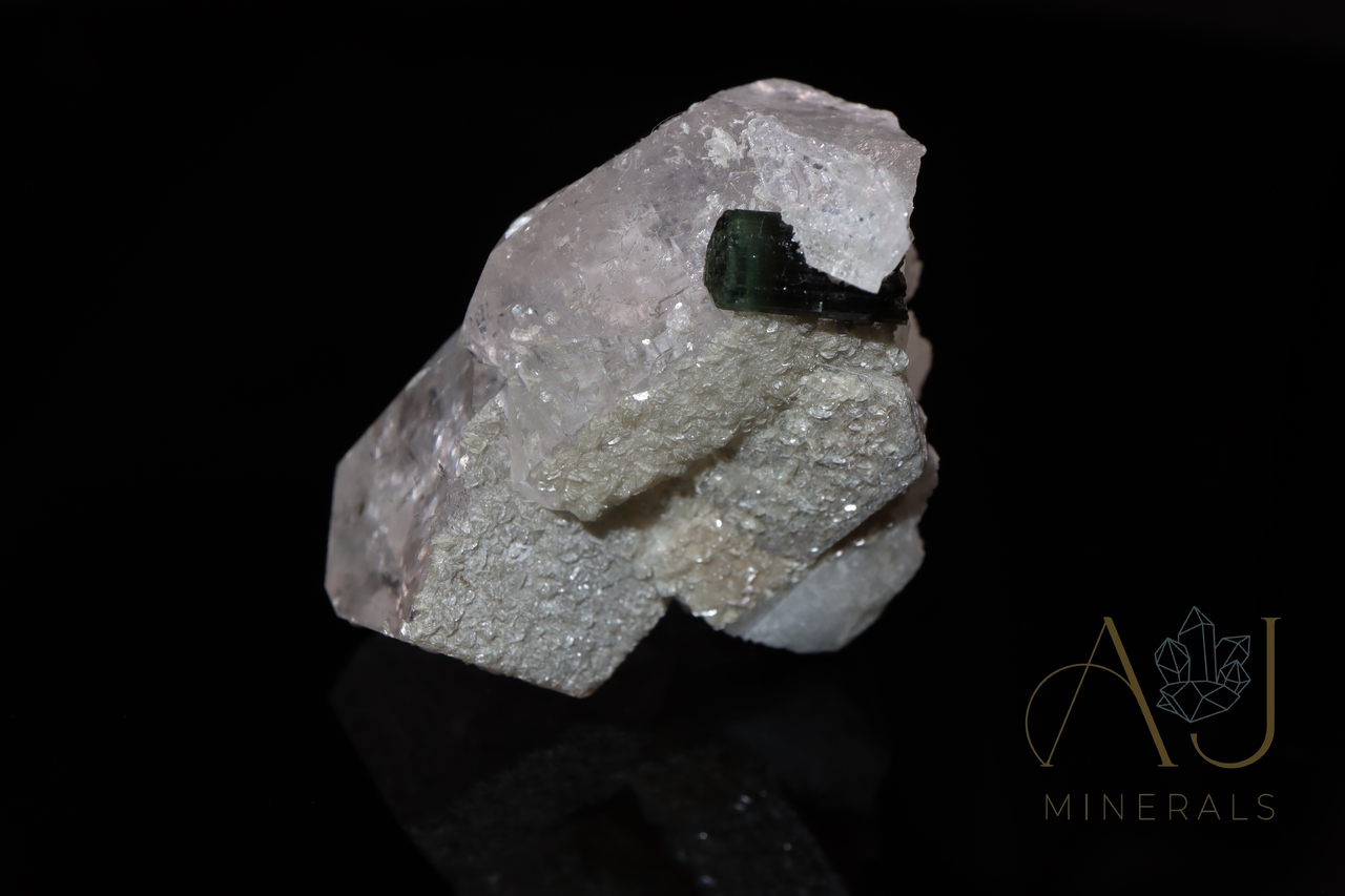 Turmalina verde y cuarzo