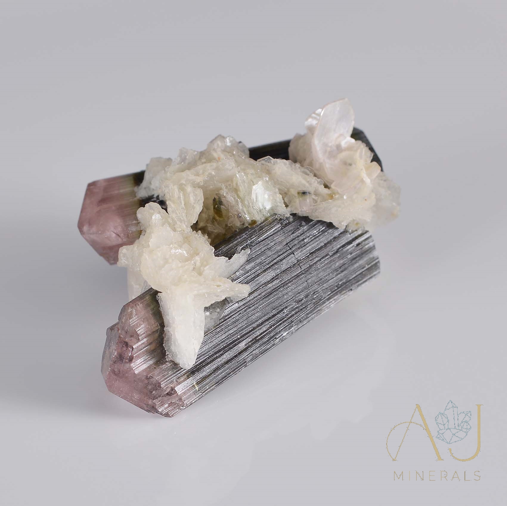 Turmalina doble bicolor en rosa y verde oscuro con Zeolita