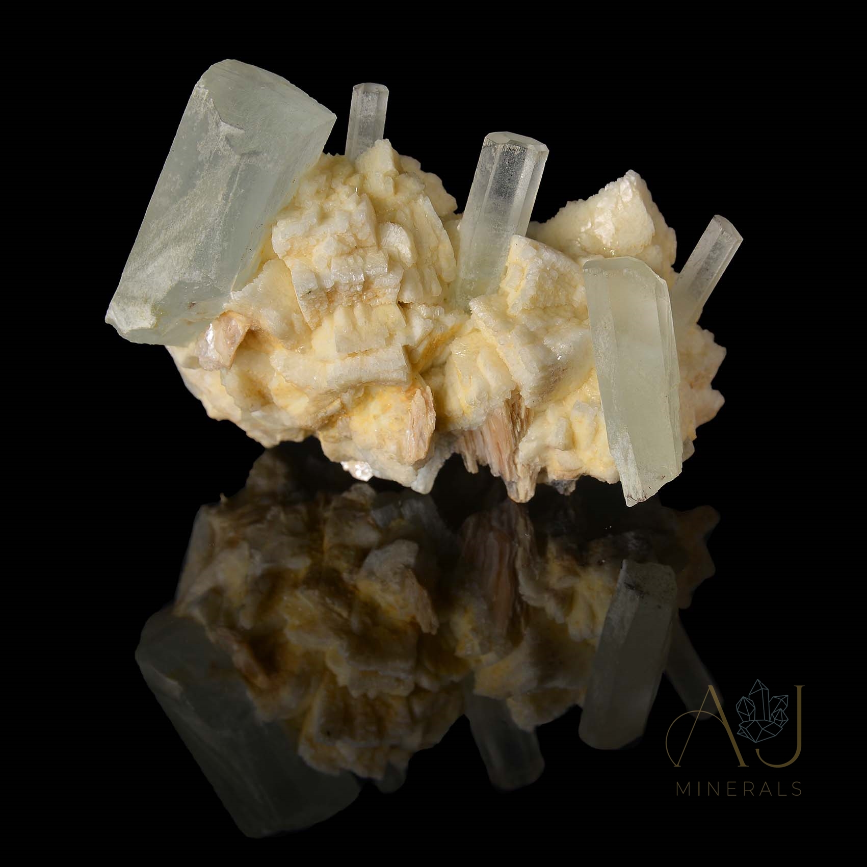 Aguamarinas cristalinas con Feldespato