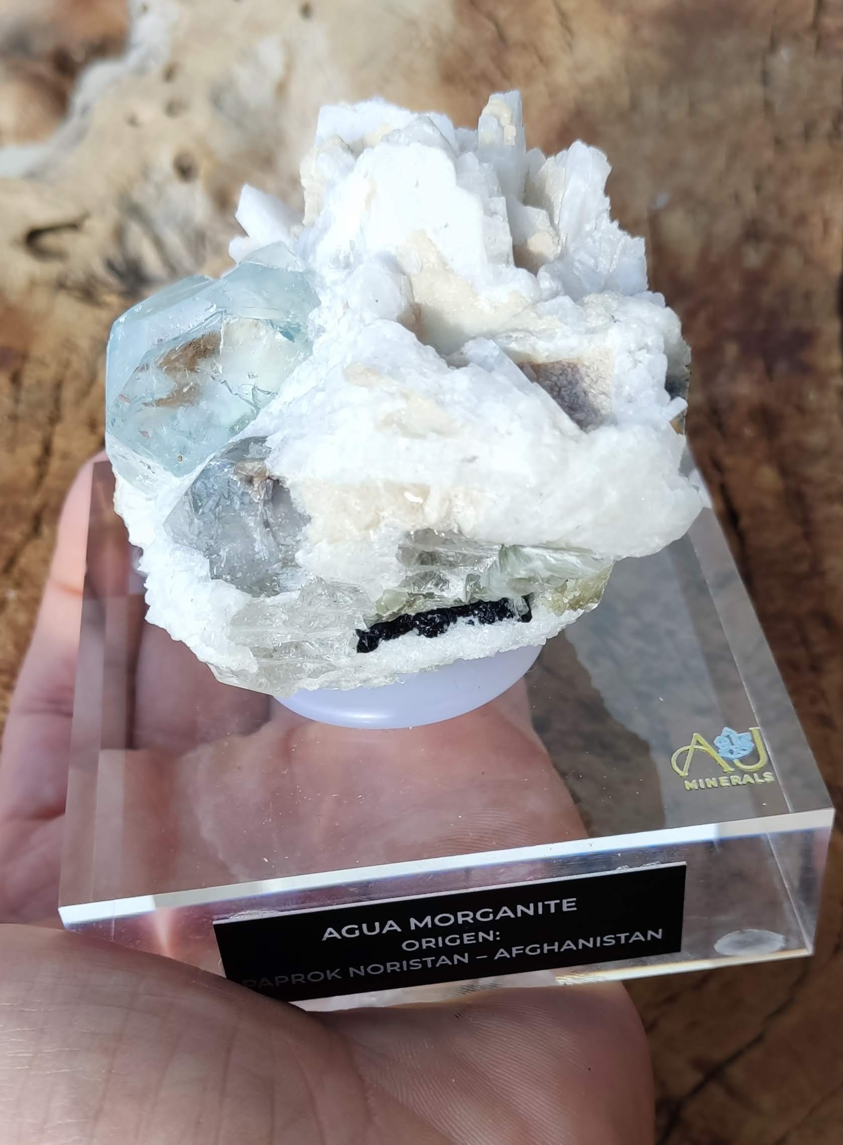 Mineral de aguamarina y cuarzo