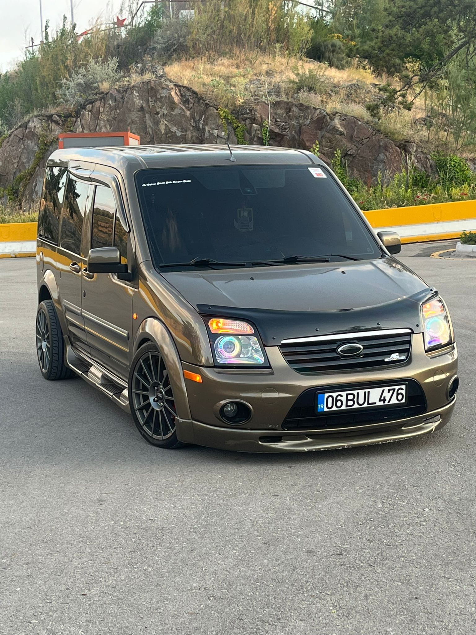 Ford Connect on ek