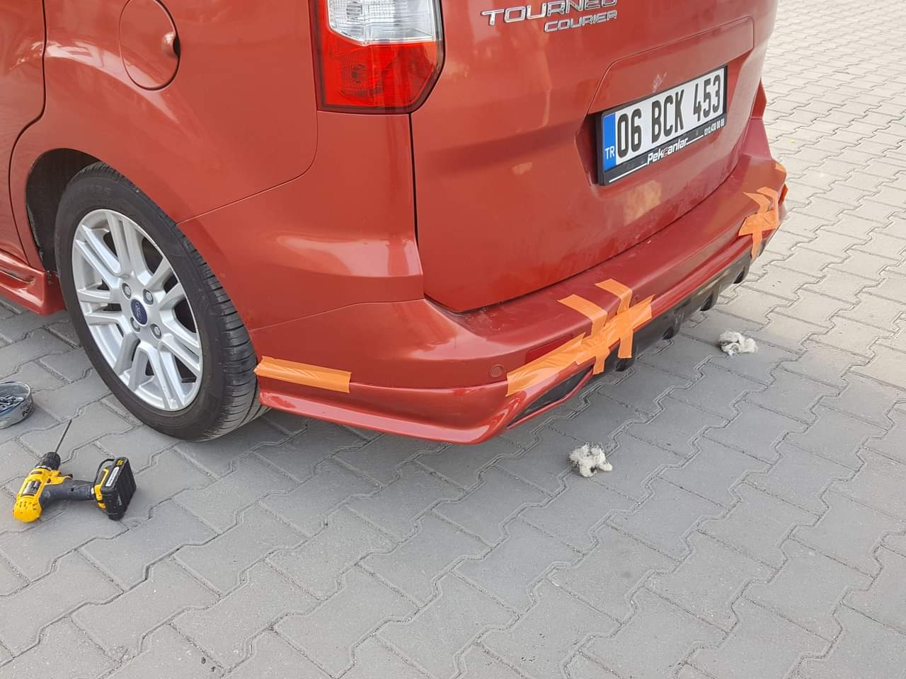 Ford courier  arka ek