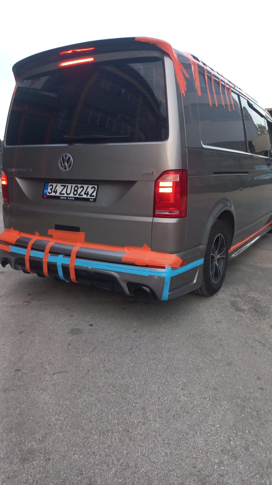 Transporter 2016 2024 model arka yuvarlak eksoz