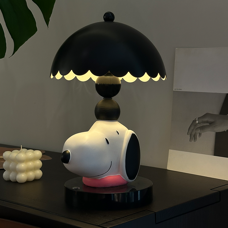 Snoopy IP-Shaped Table Lamp