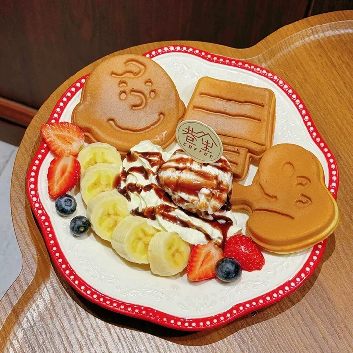 Charlie Brown & Snoopy Waffle Maker 