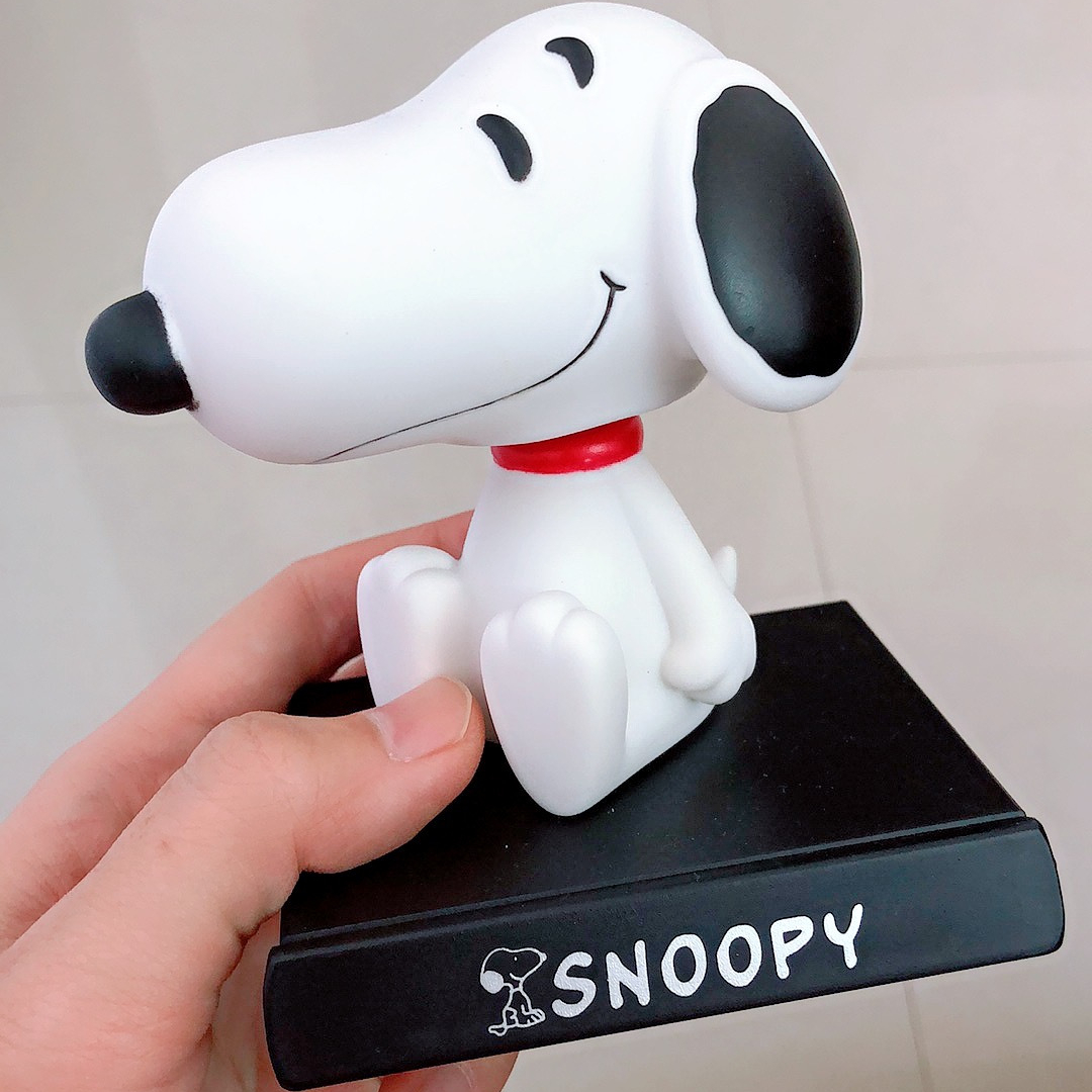 Snoopy and Charlie Brown shaking head figurines phone holder