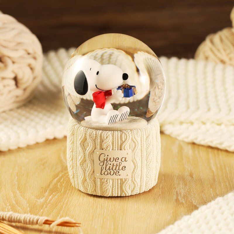 Snoopy crystal ball
