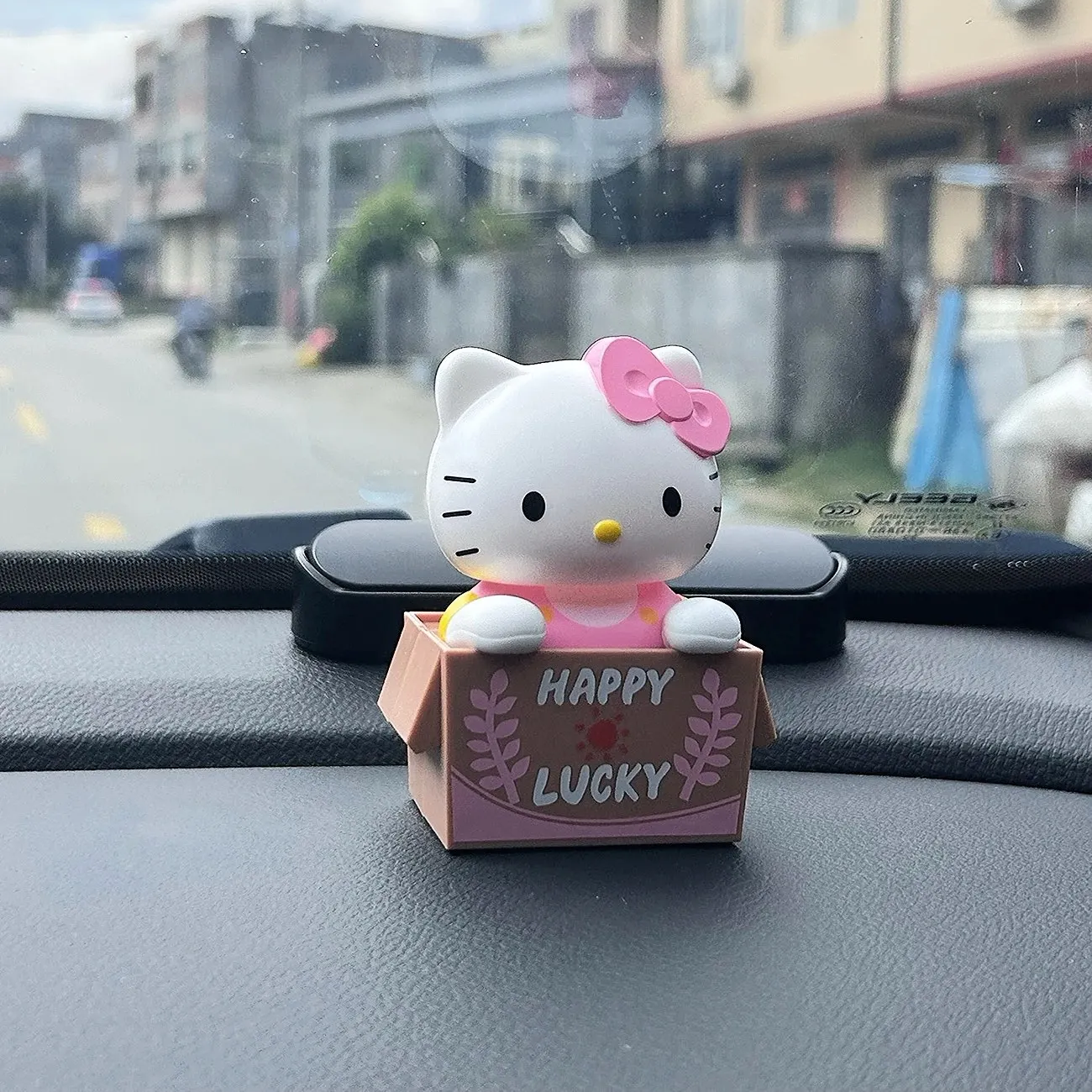 Hello Kitty Shaking Head 