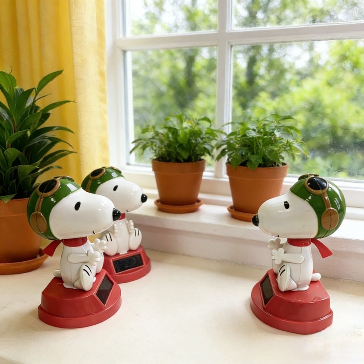 Snoopy Flying Ace Solar-Powered Bobblehead