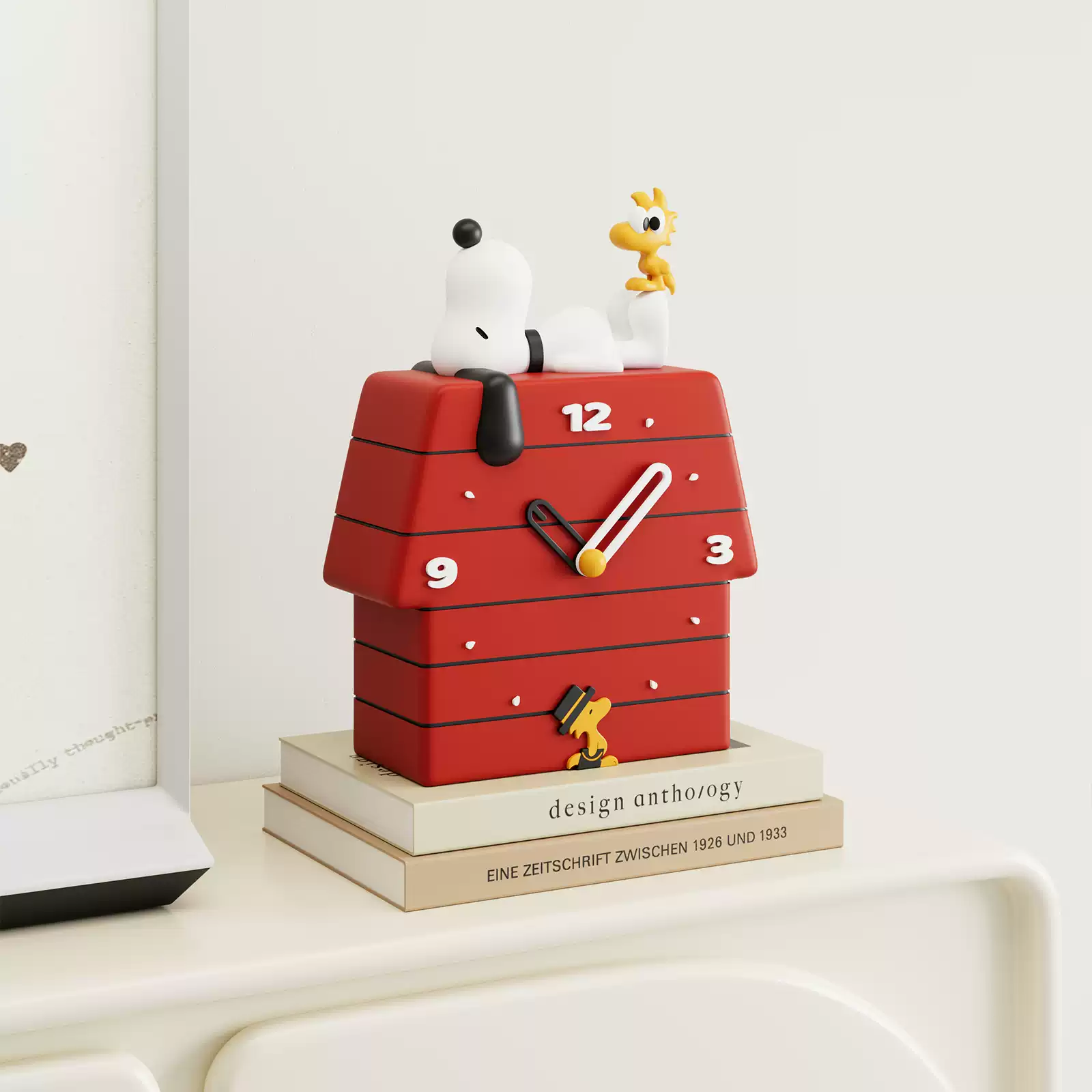 Snoopy’s Redhouse Desk Clock
