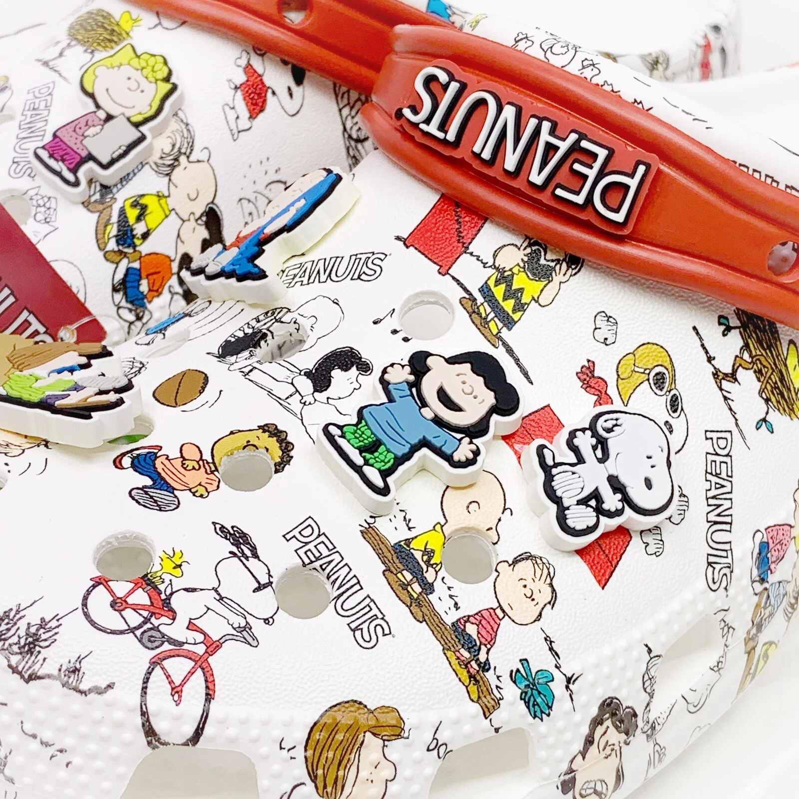 Peanuts X Crocs Clogs 