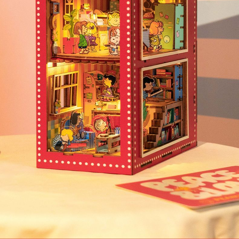 Peanuts Library Diorama – Cozy Moments with the Gang