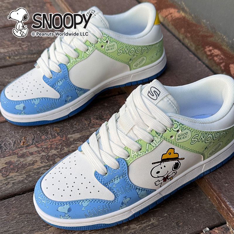 Snoopy Licensed Unisex Low-Top Leather Sneakers