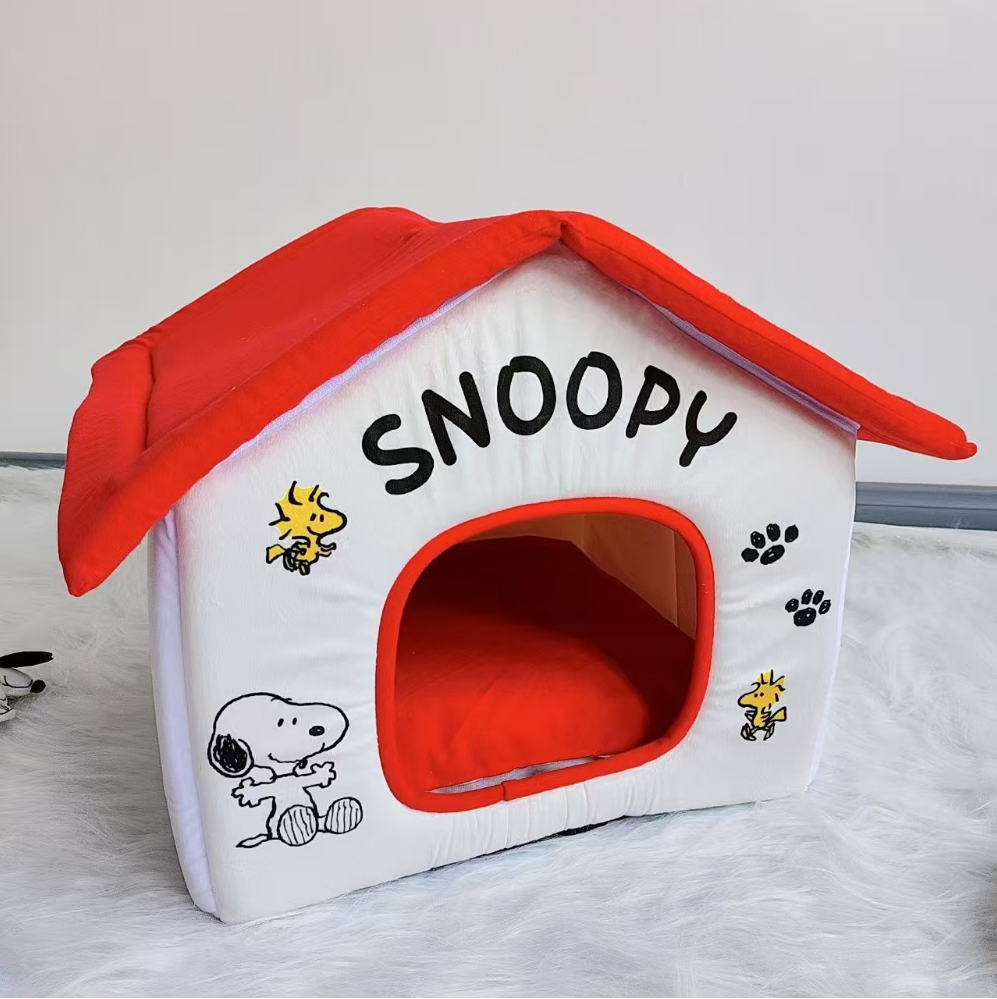 Peanuts Snoopy Pet House