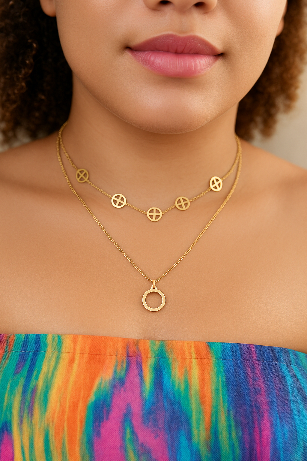 Colliers dorés élégants