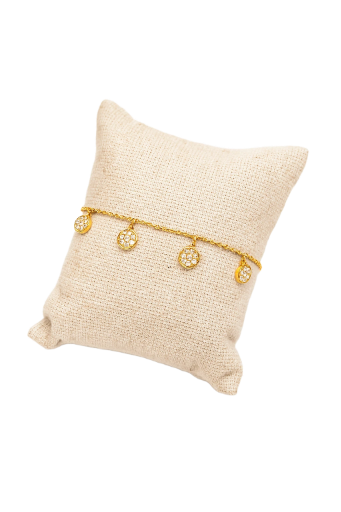 Bracelet doré avec pendentifs