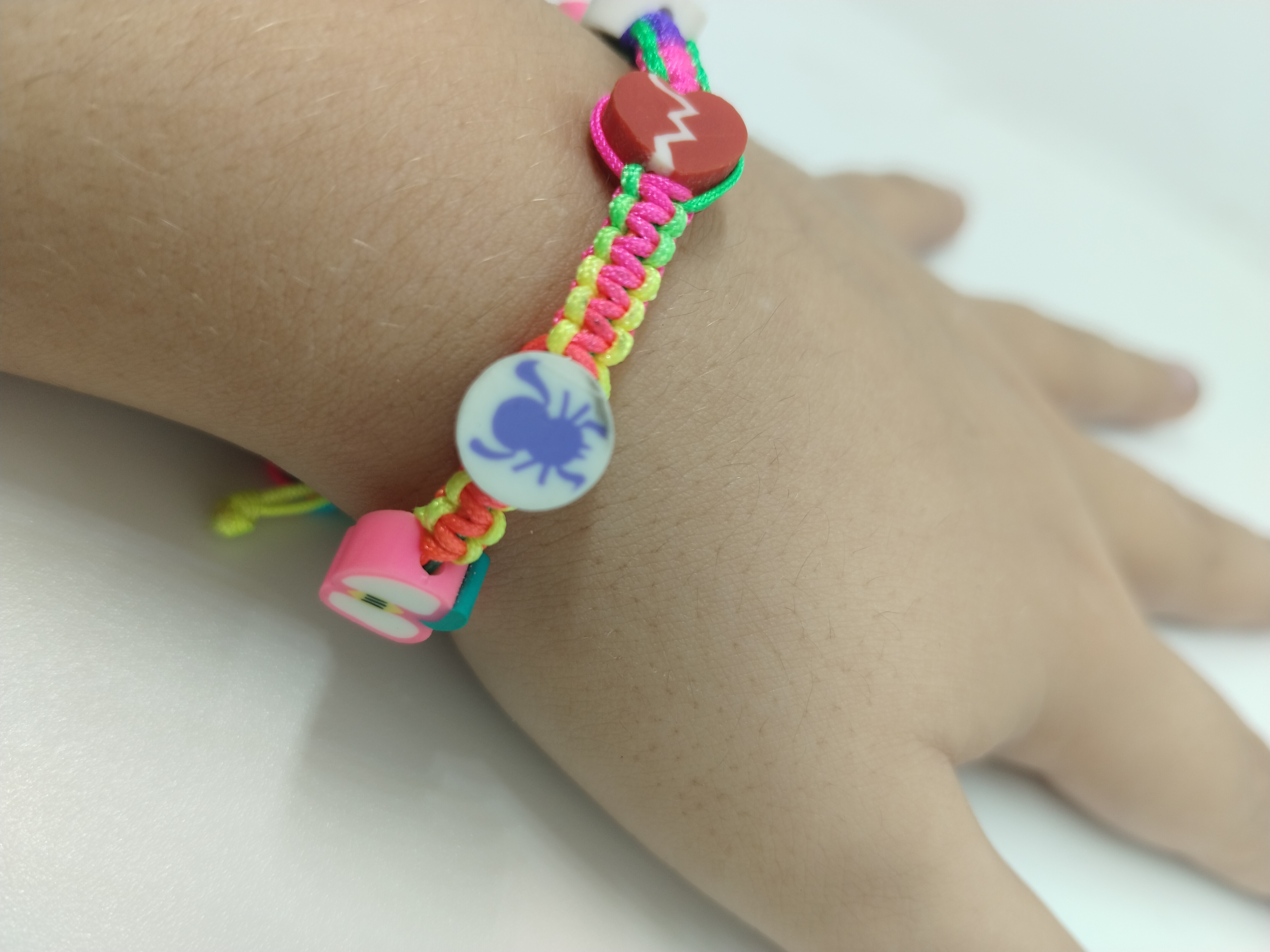 Neşeli Boncuk Çocuk Bilekliği