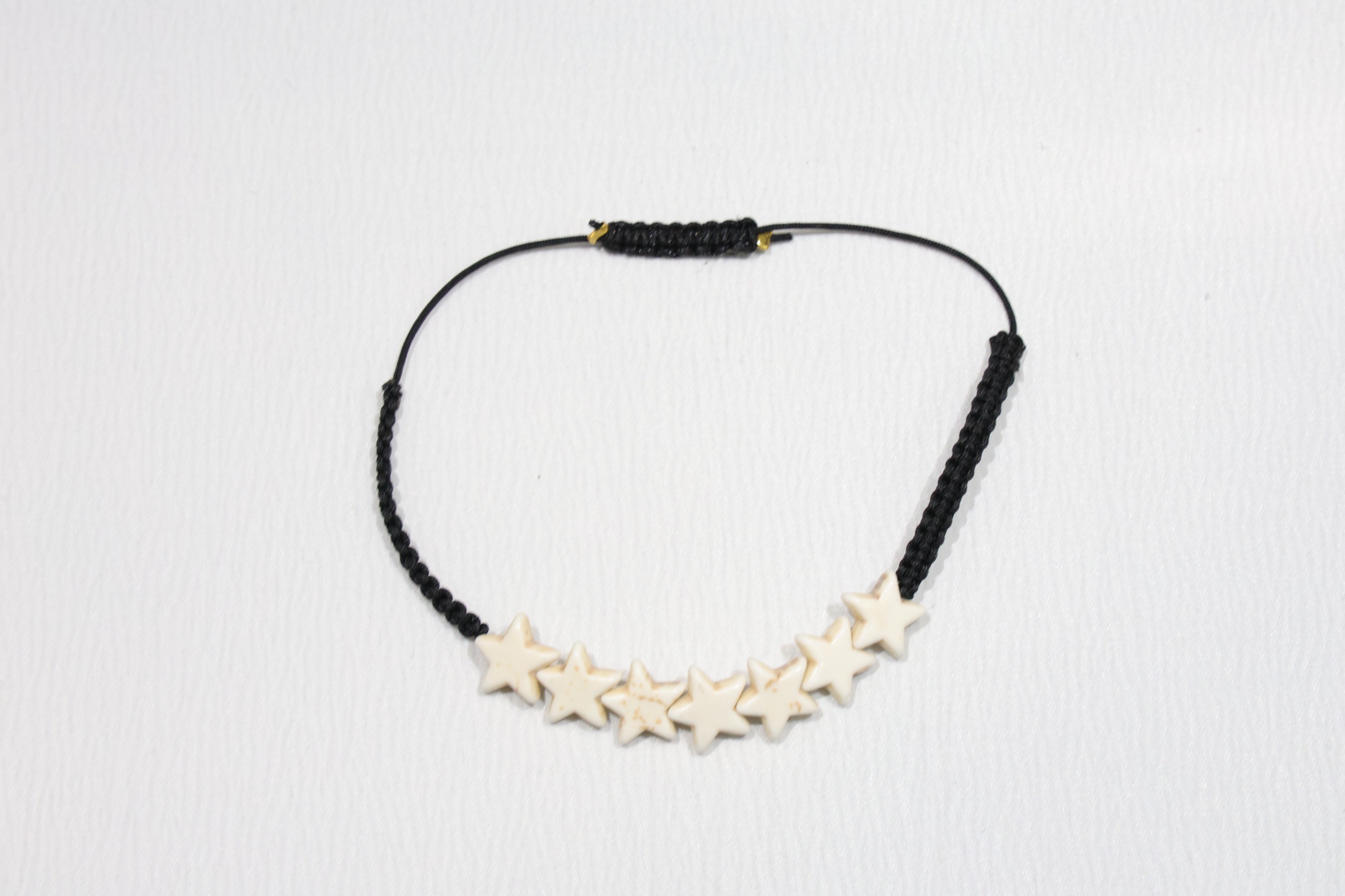 Renkli Boncuk Bileklik – Günlük Kombin