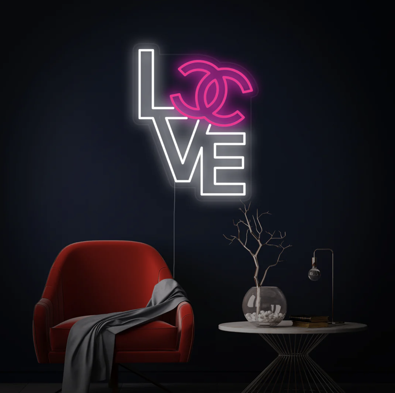 Letrero de neón LOVE con logo de Chanel