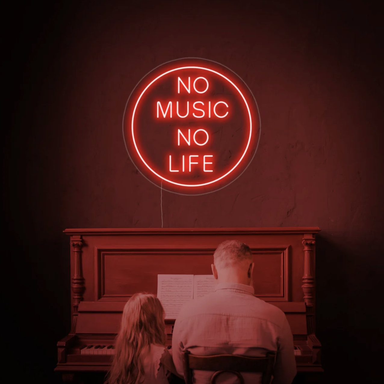 Piano clásico de madera