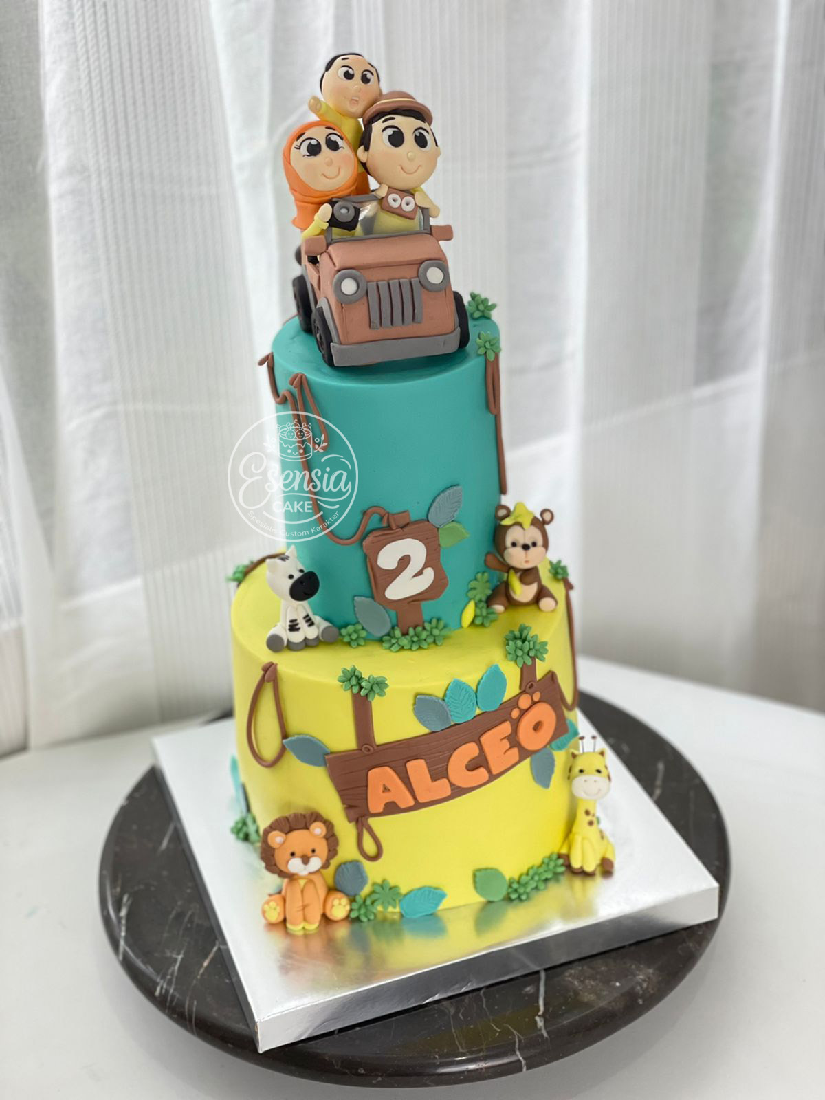 Animal Cake 2 tier 2