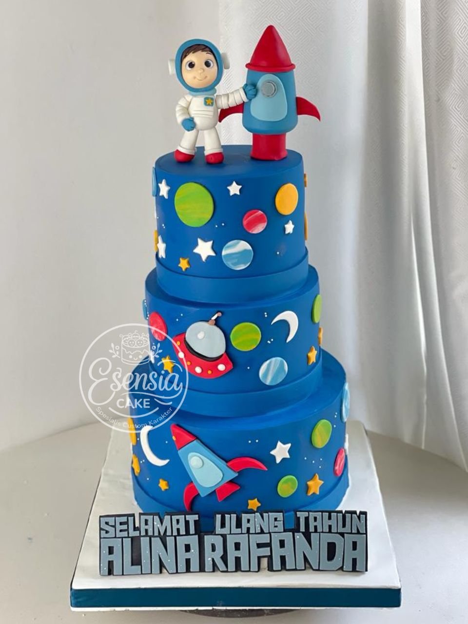 Astronot & Planet 3 Tier Cake