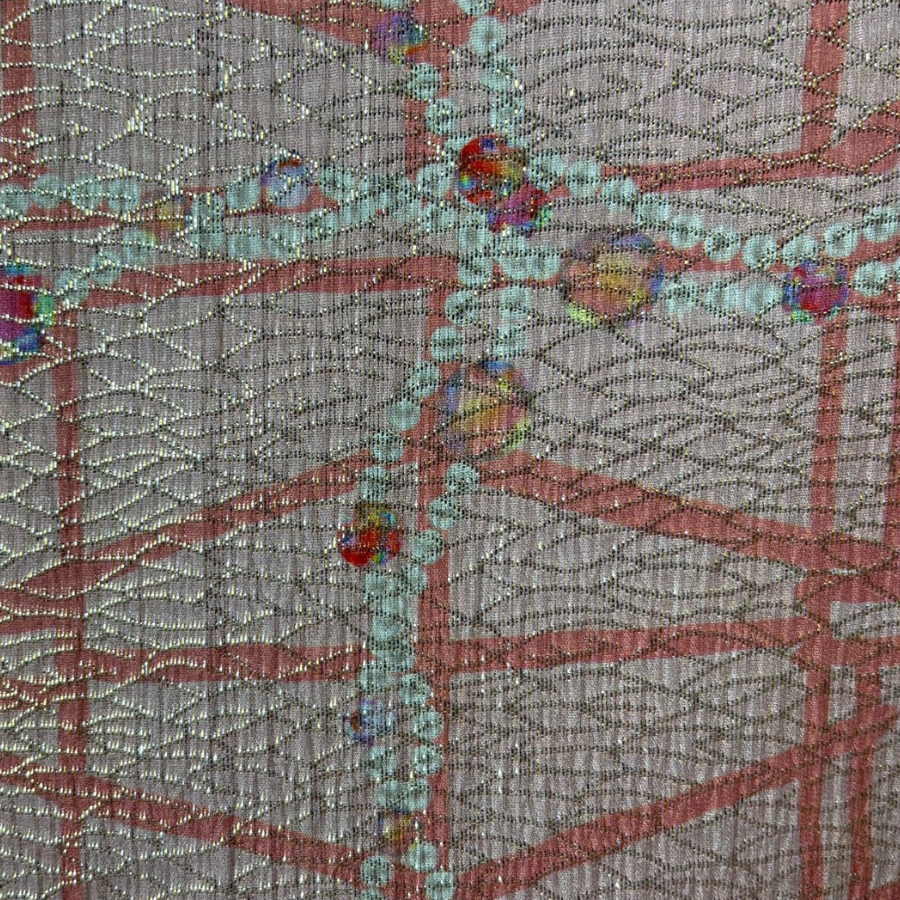 حرير إيطالي وردي بنقشة فخمة بتفاصيل ذهبية