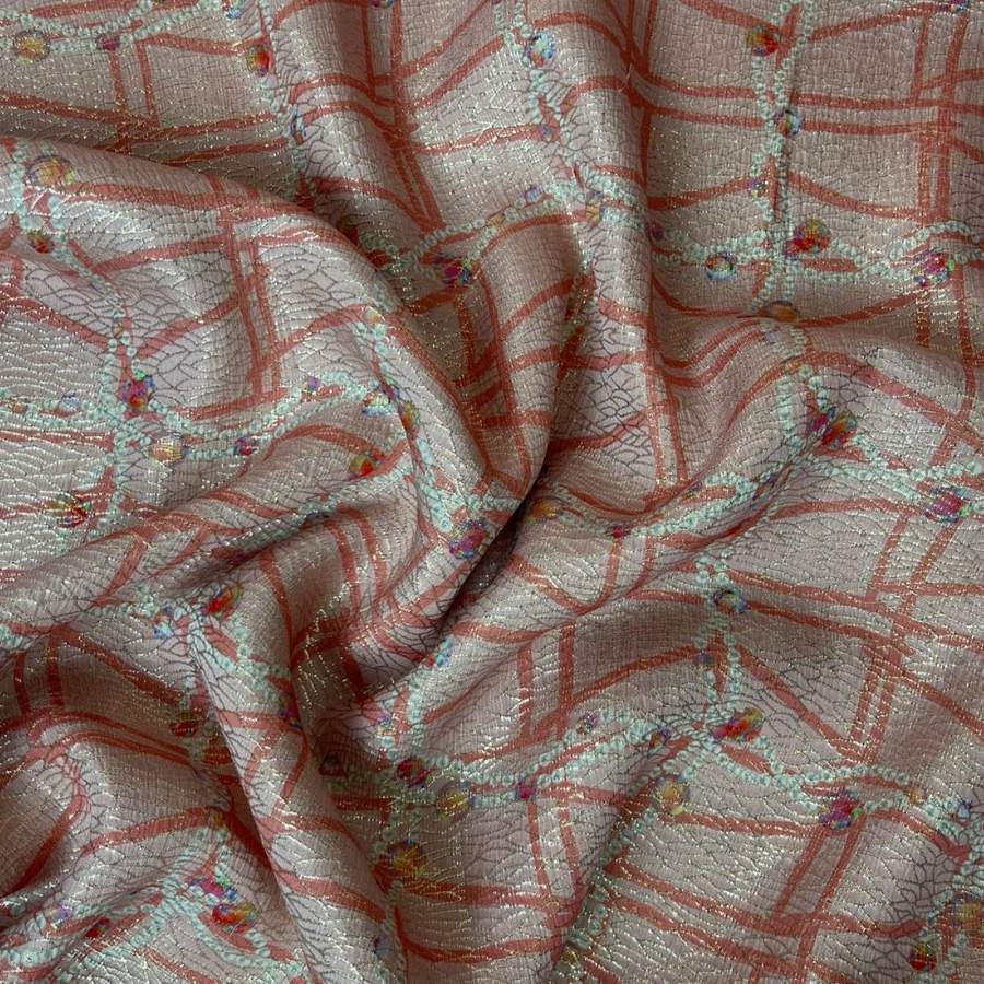 حرير إيطالي وردي بنقشة فخمة بتفاصيل ذهبية