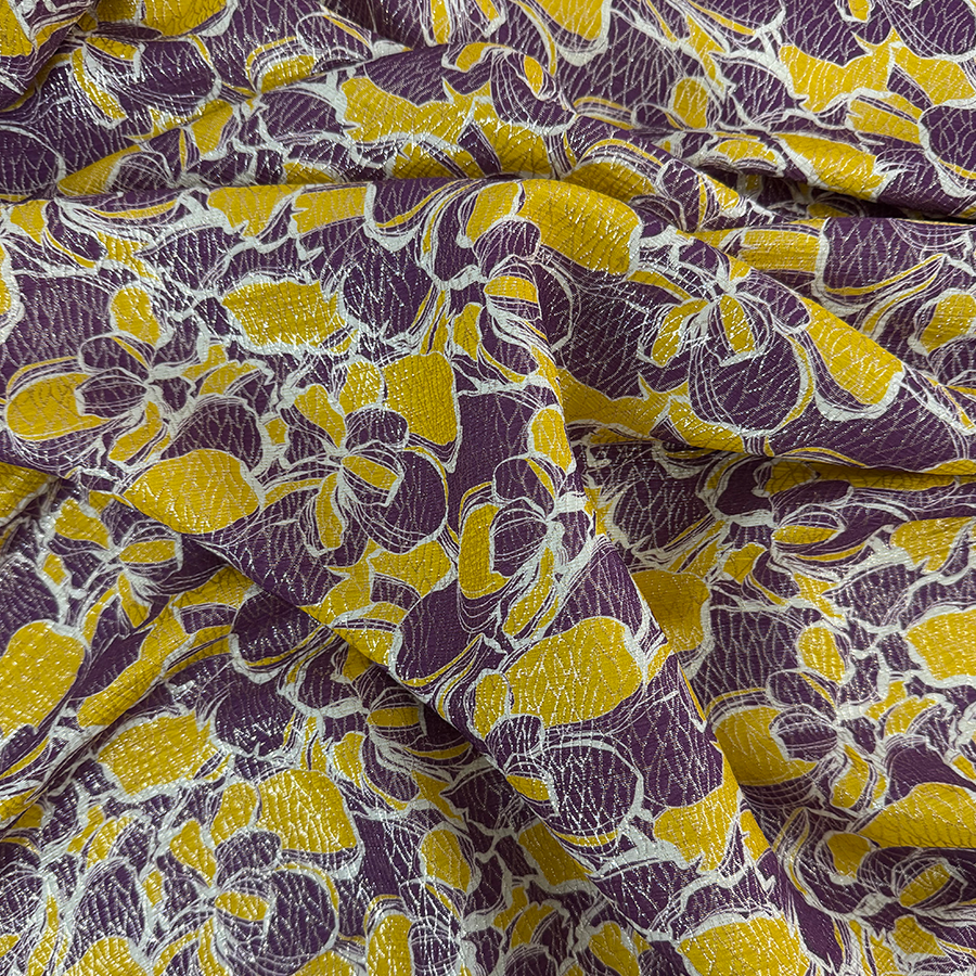 نقشة أزهار بنفسجية وصفراء