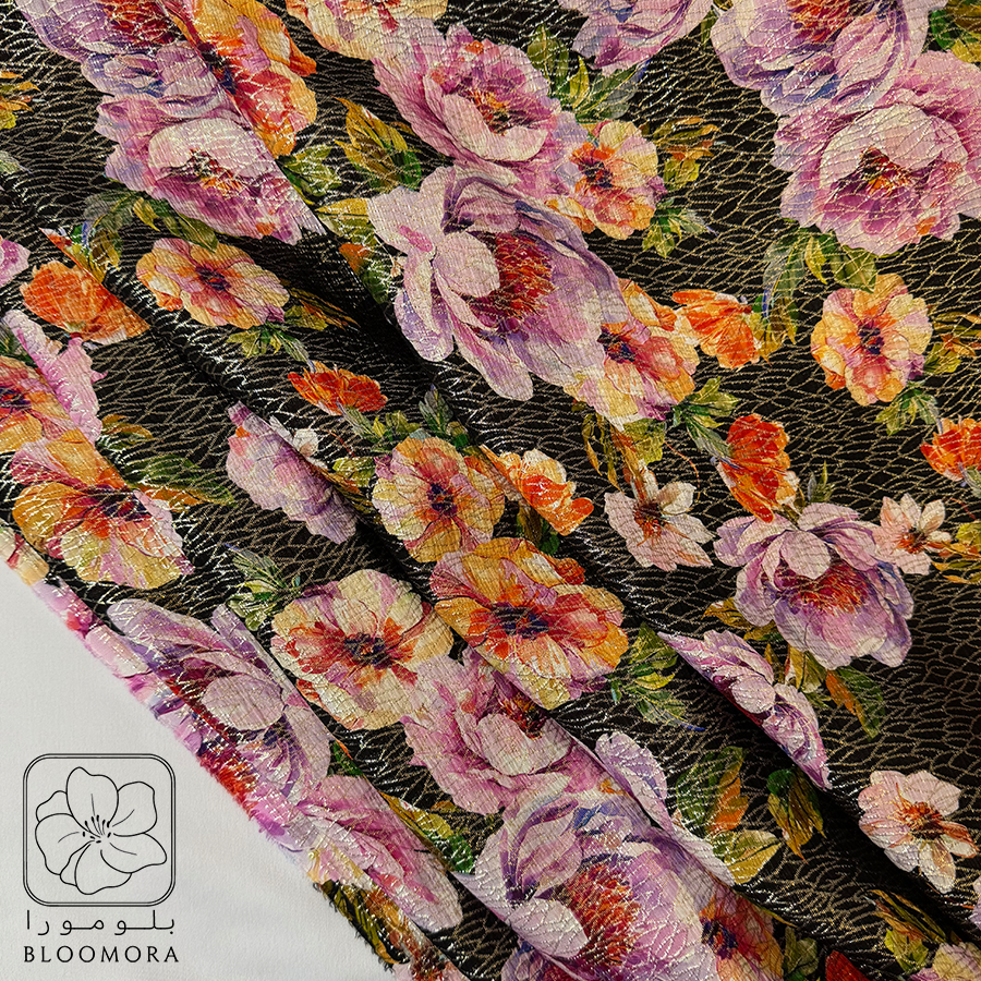 نقشة ورود ملونة على خلفية سوداء