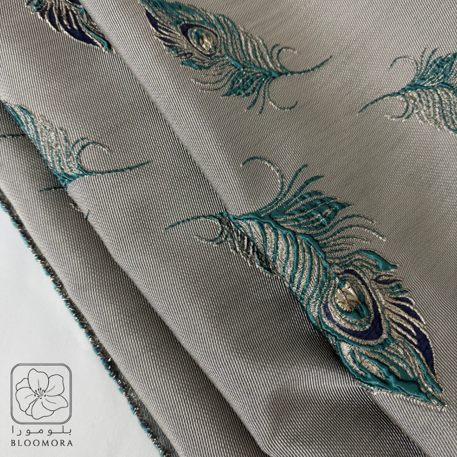 حرير جاكارد زري – نقش ريش الطاووس – رمادي مائل للفضي