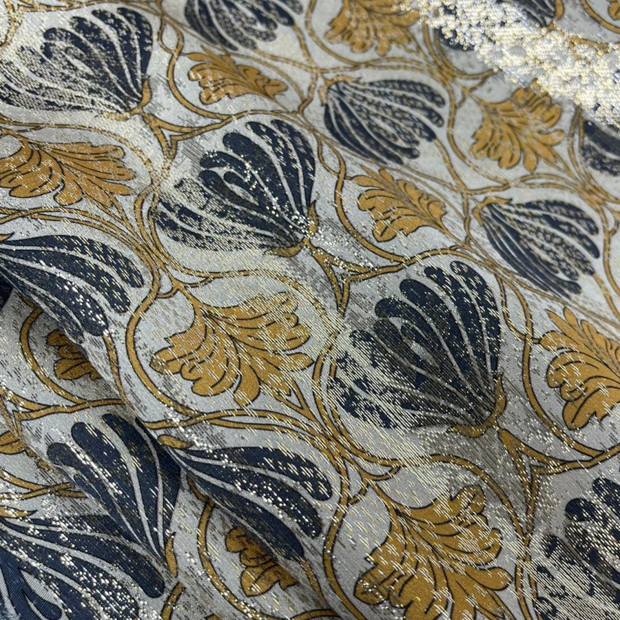 حرير إيطالي ذهبي بنقشة فاخرة مستوحاة من الطراز الكلاسيكي