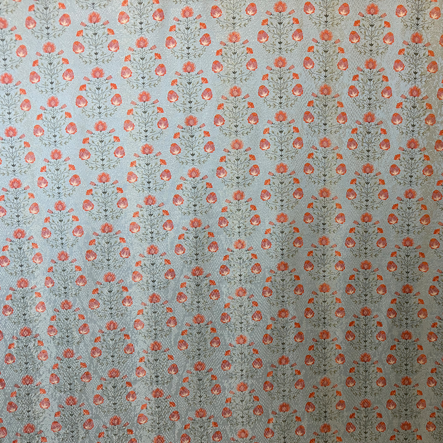 نقشة زهور حمراء على خلفية خضراء فاتحة