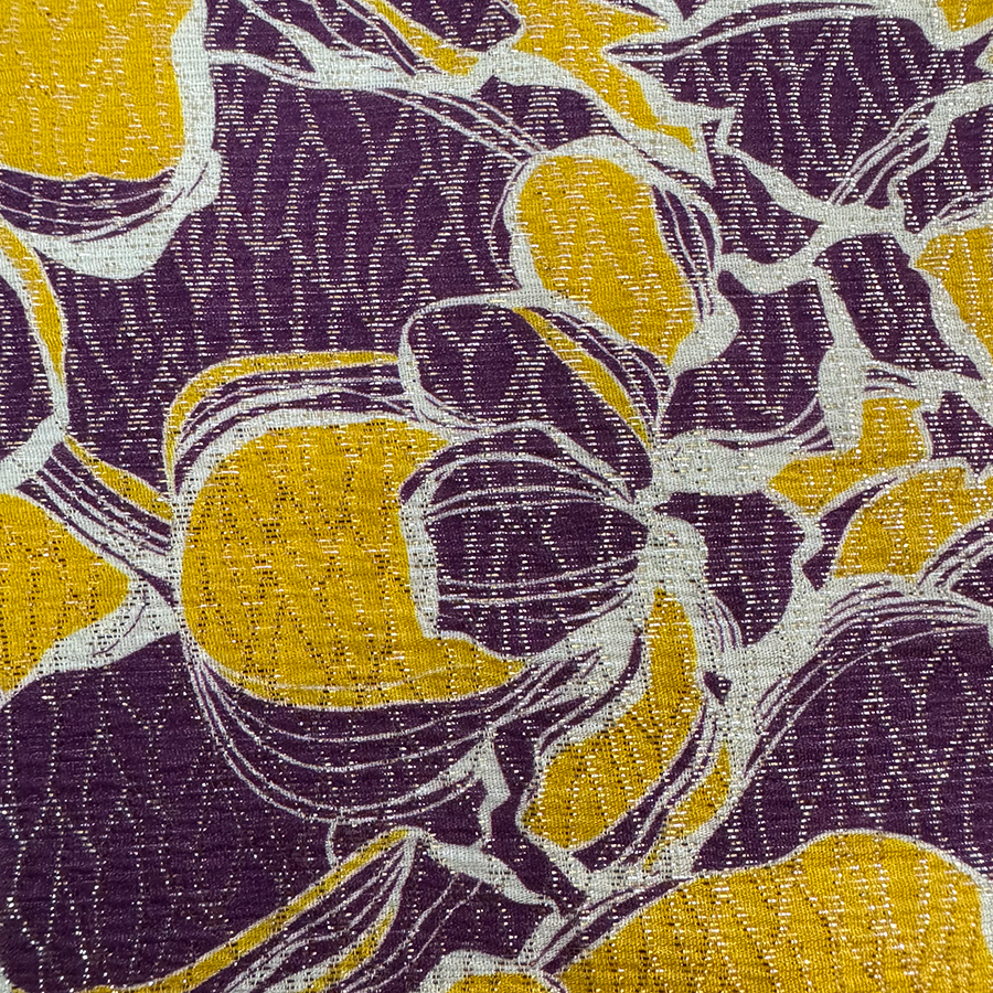 نقشة أزهار بنفسجية وصفراء