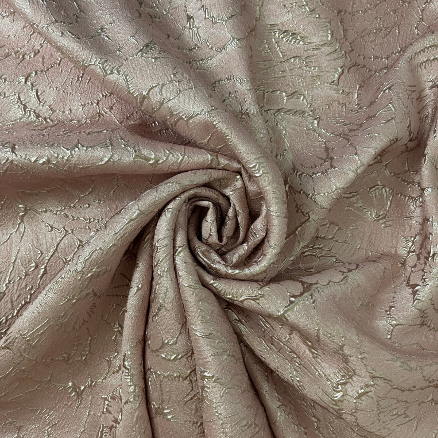 حرير جاكارد زري – وردي مطفي بنقشة زهريّة لامعة