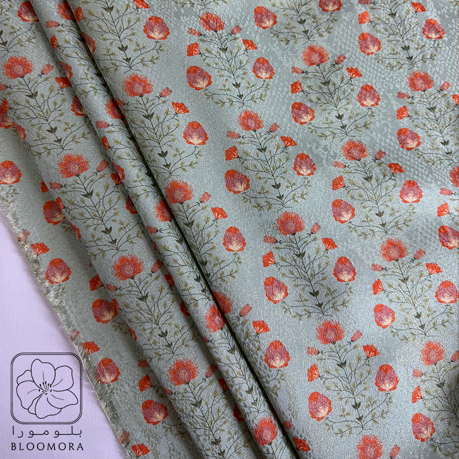 نقشة زهور حمراء على خلفية خضراء فاتحة